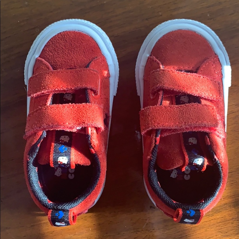 Hello Kitty Converse